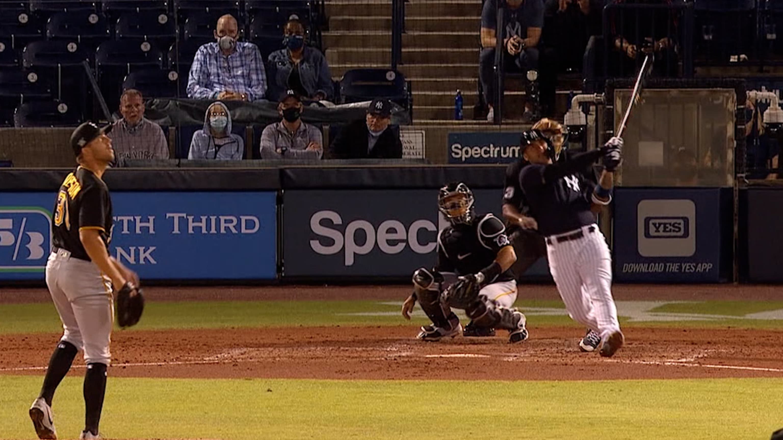 Gleyber Torres suena HR solitario