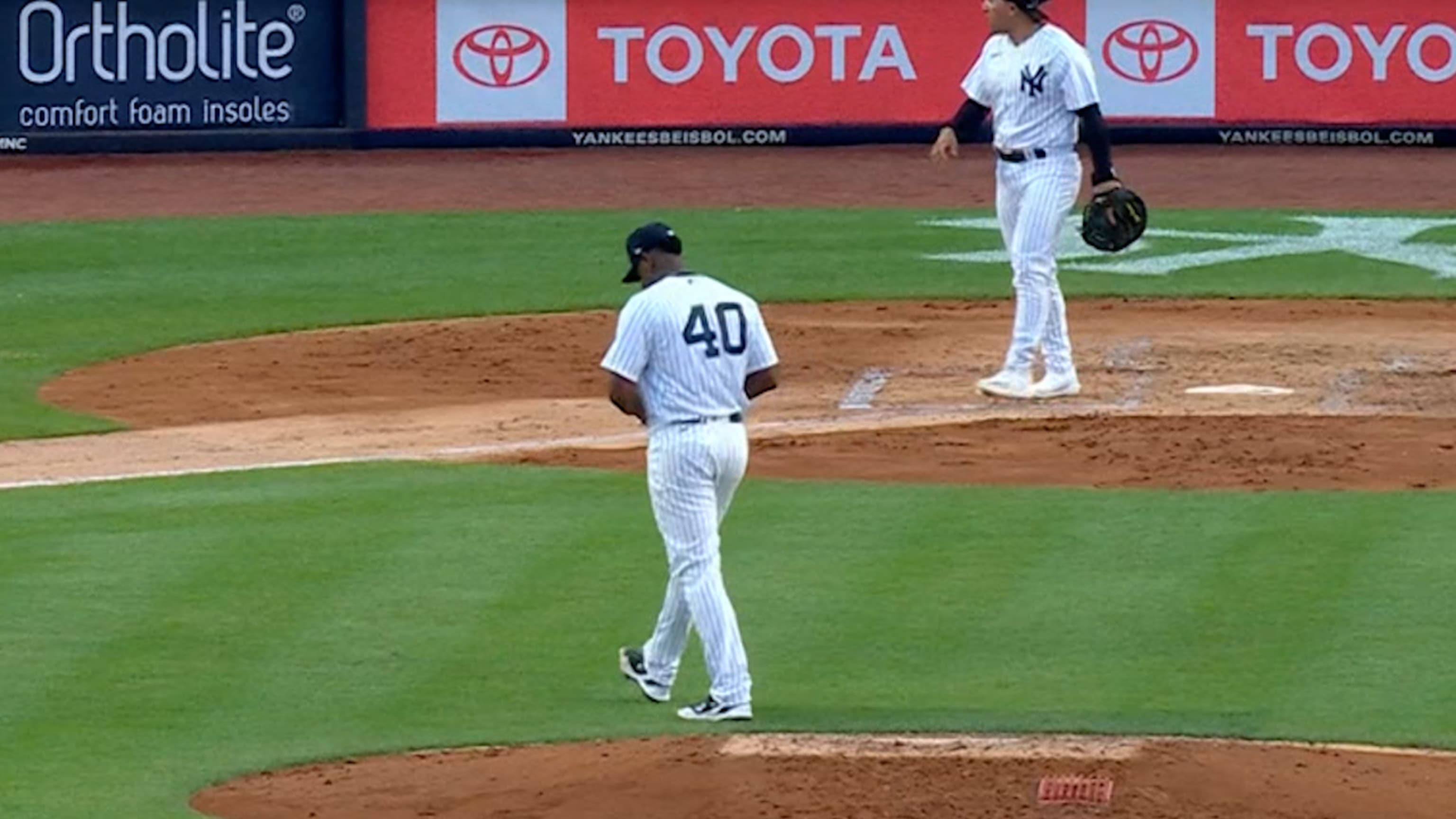 Severino sale entre calentamientos