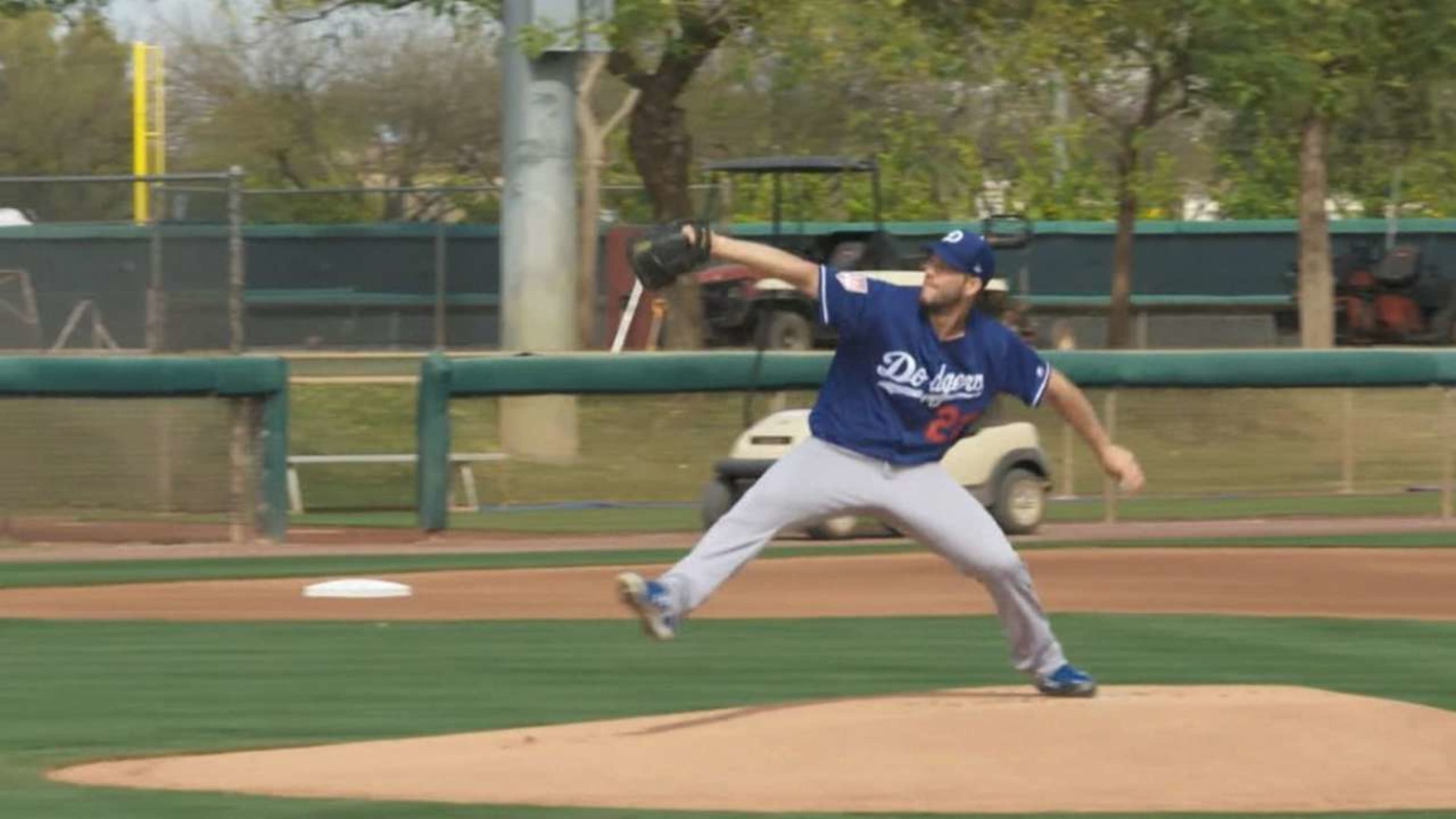 Julio Urias throws to hitters, on track to rejoin Dodgers