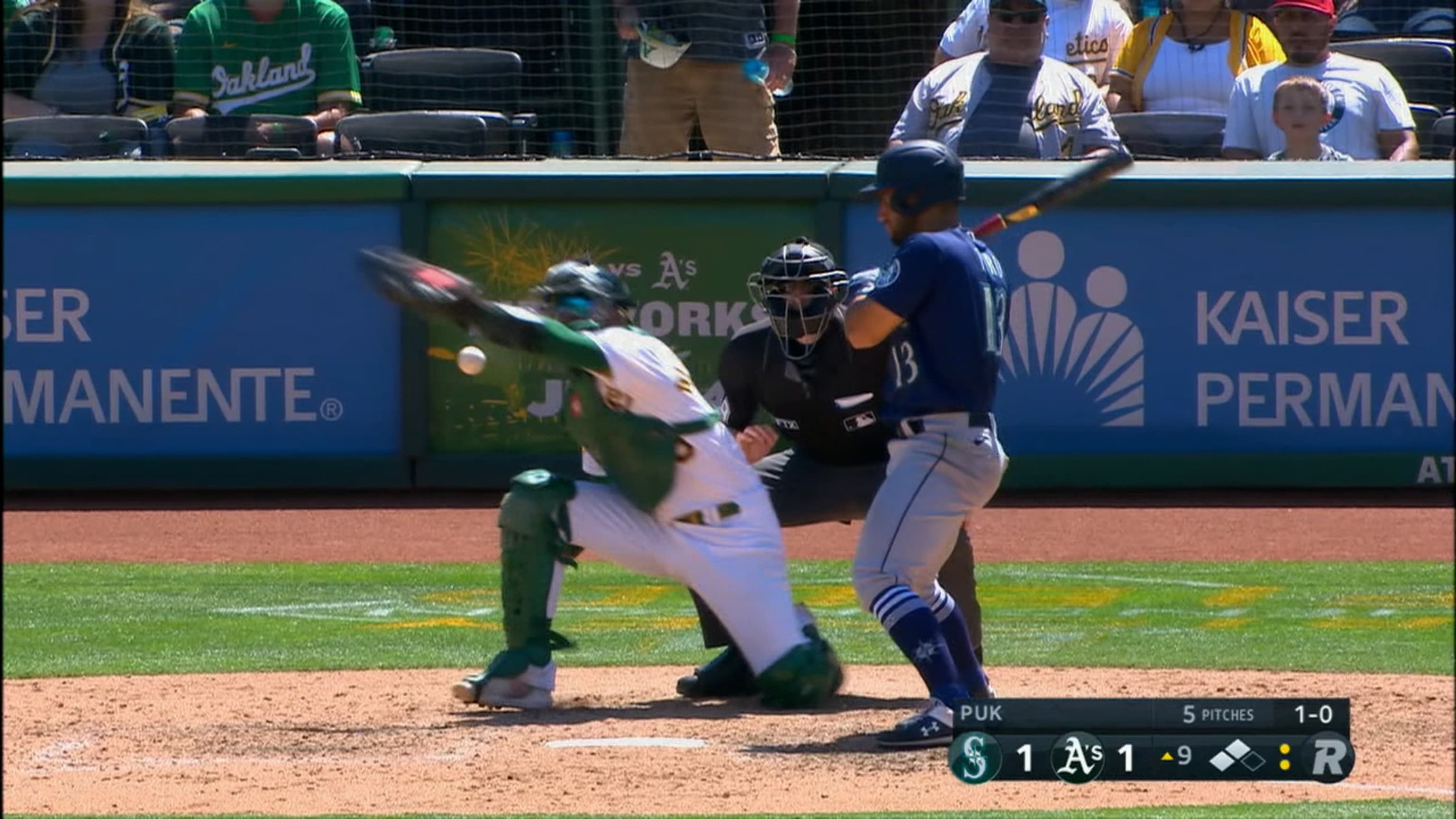 Mariners' Ty France leaves game against A's after collision