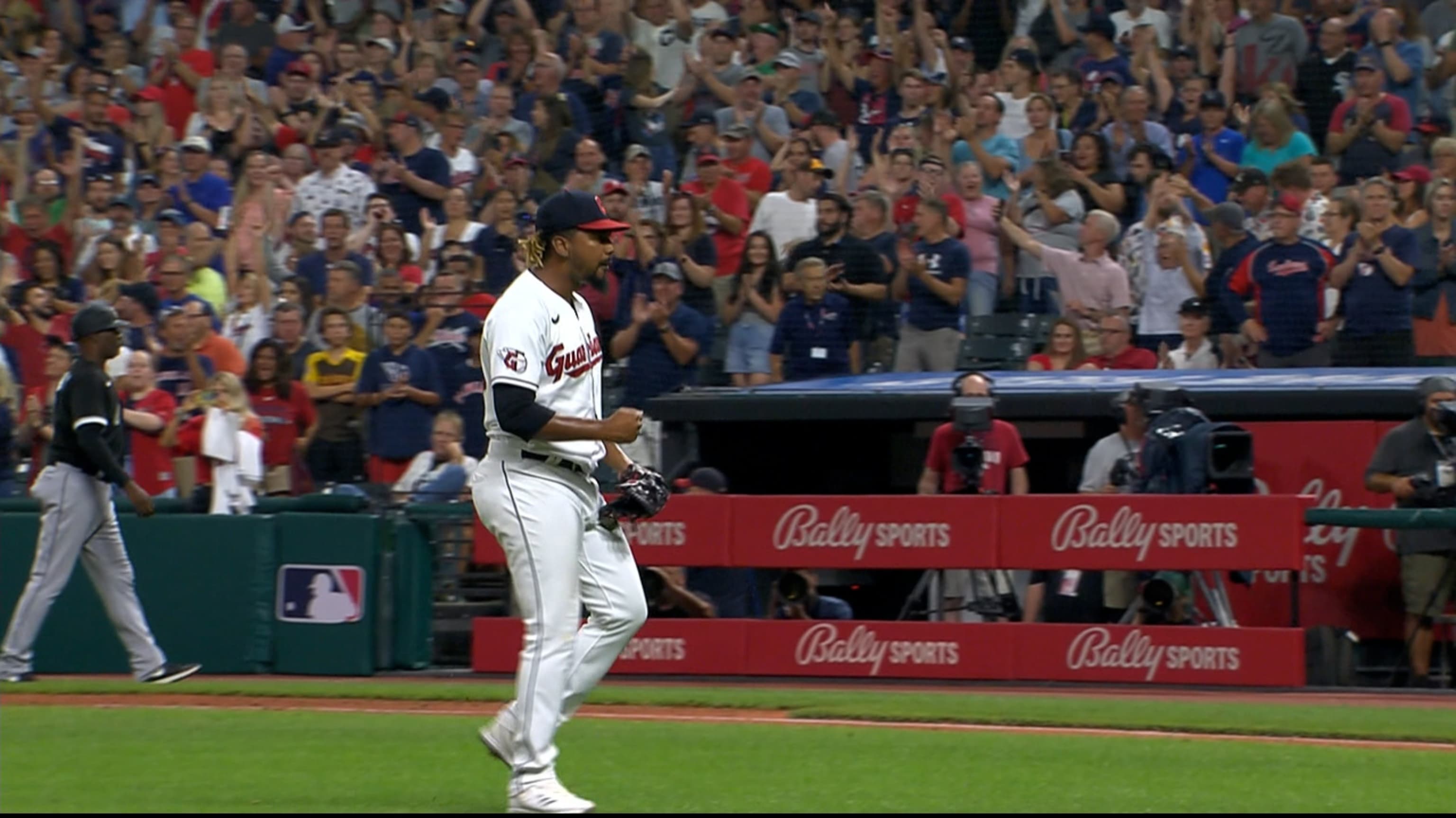 Emmanuel Clase se anota salvamento