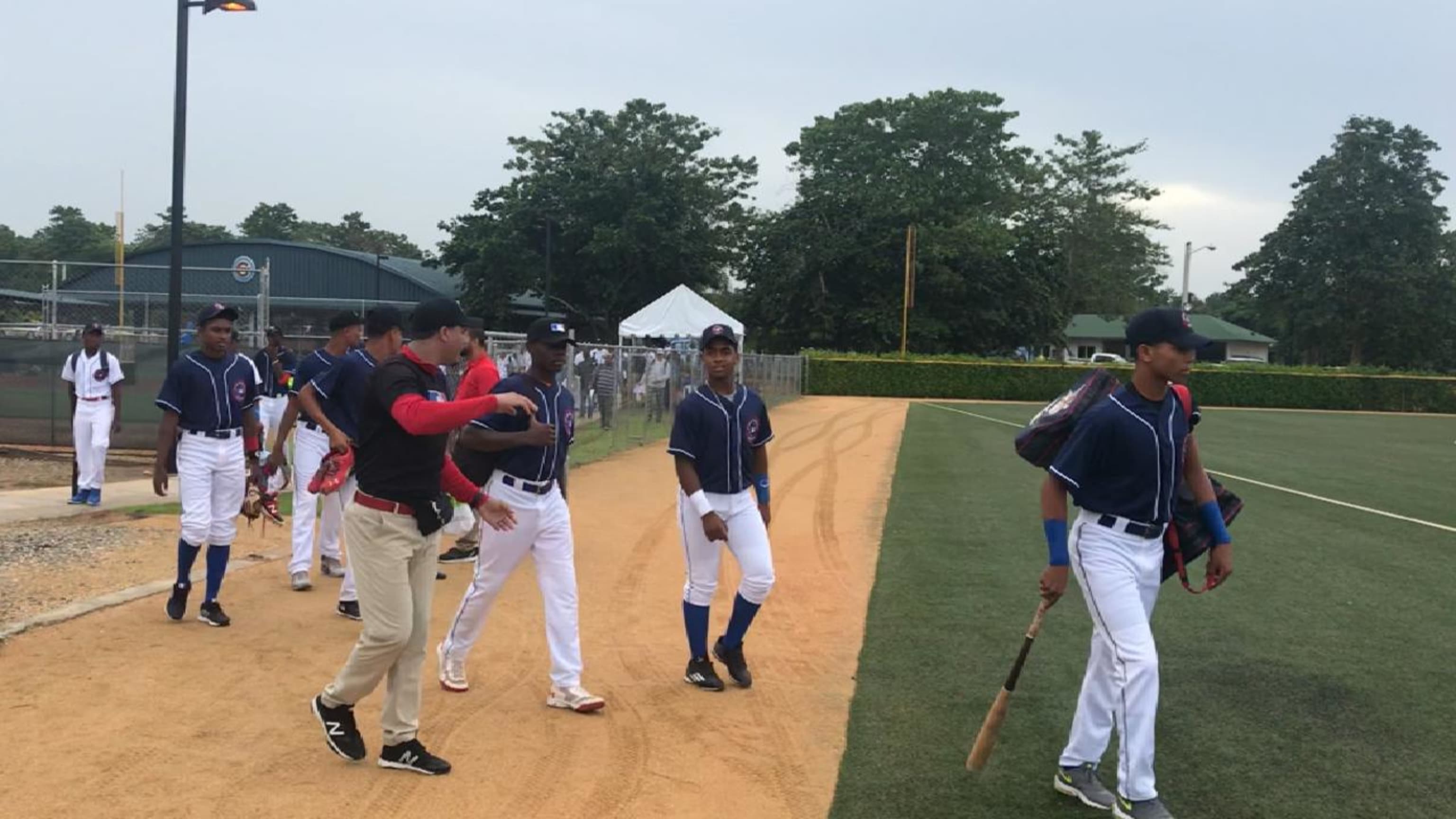 Eloy Jimenez visits Dominican prospect picture