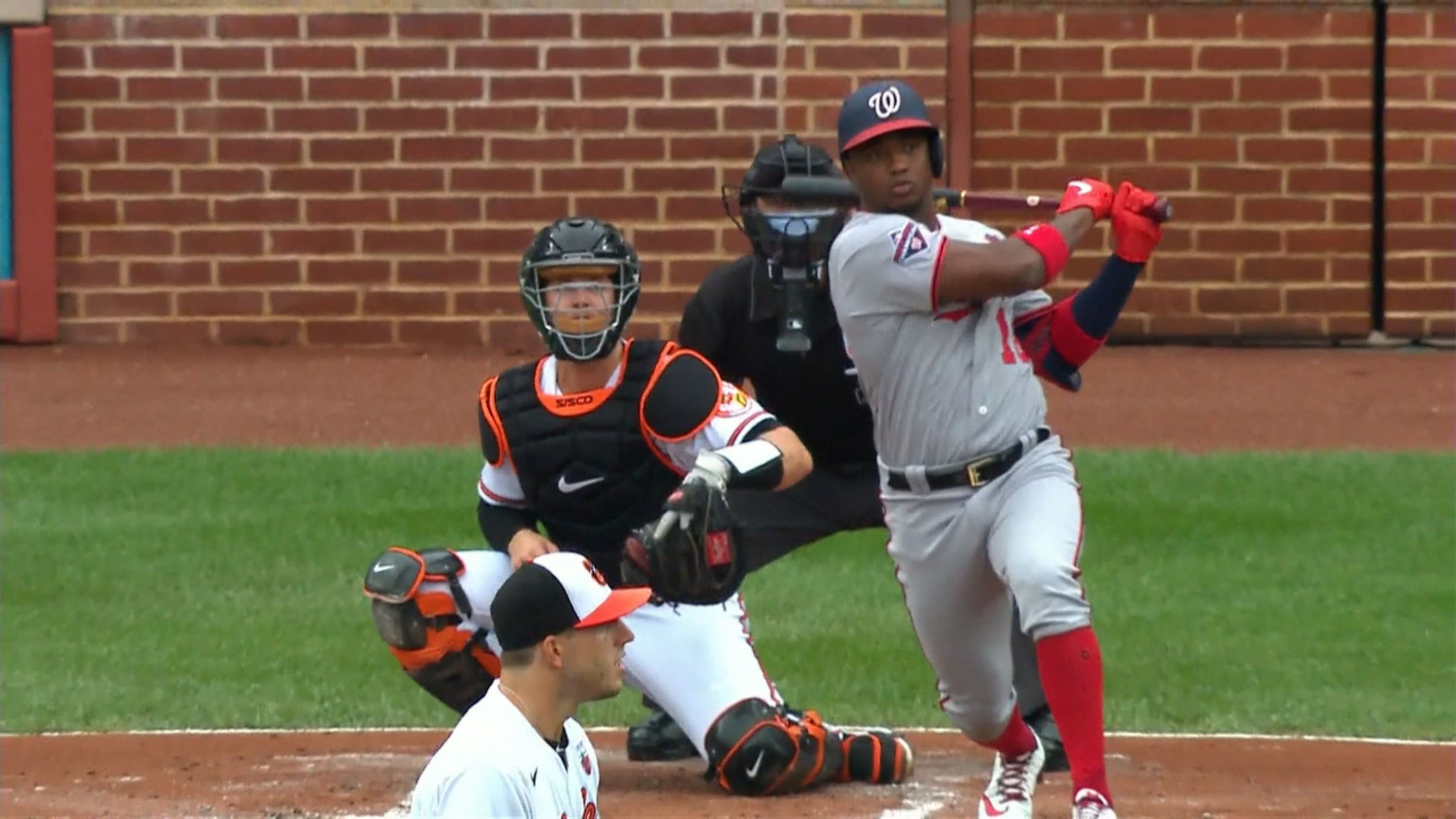 Robles trae una con sencillo