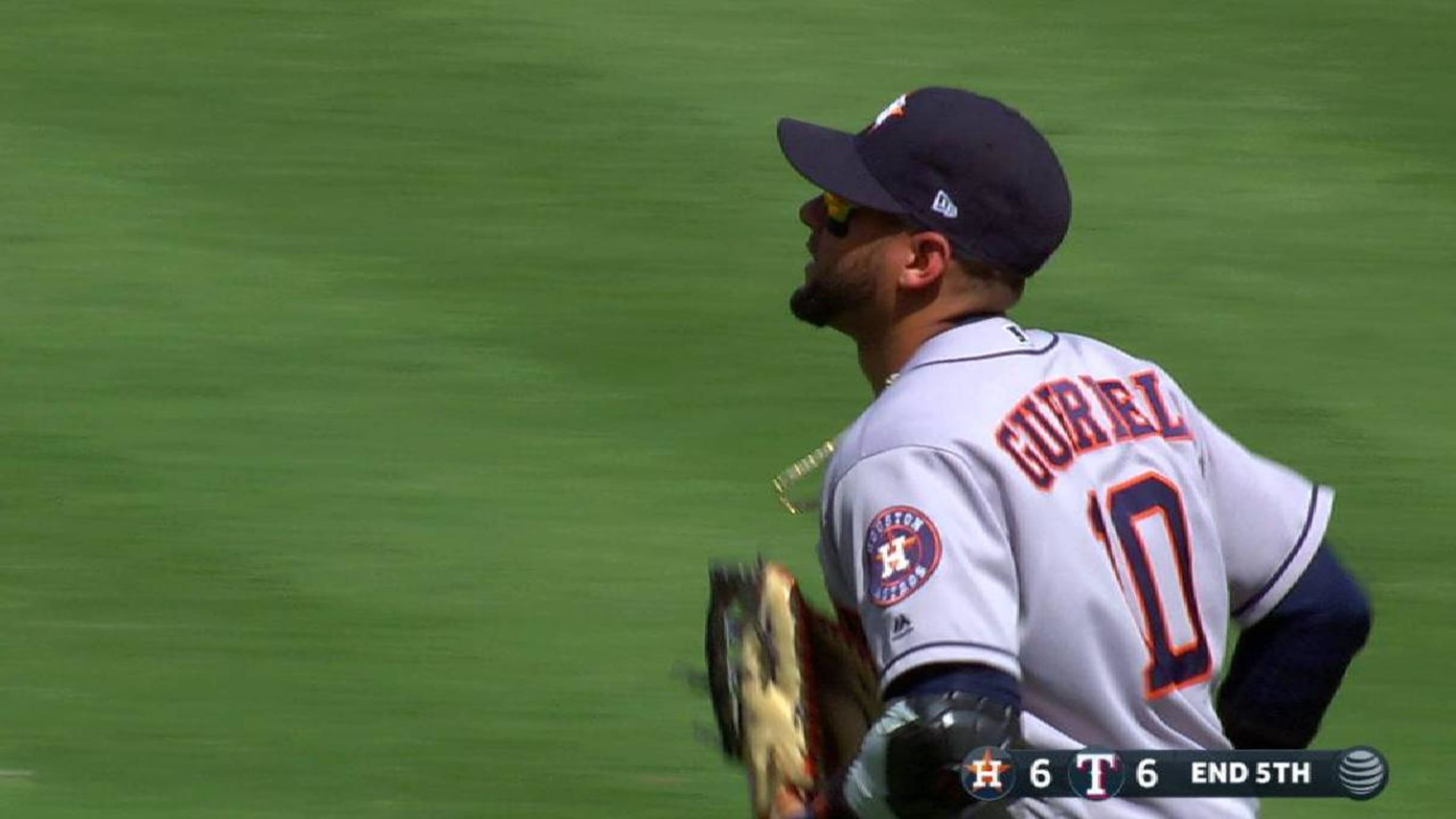 Yuli Gurriel turns in throwback performance in ALDS Game 1