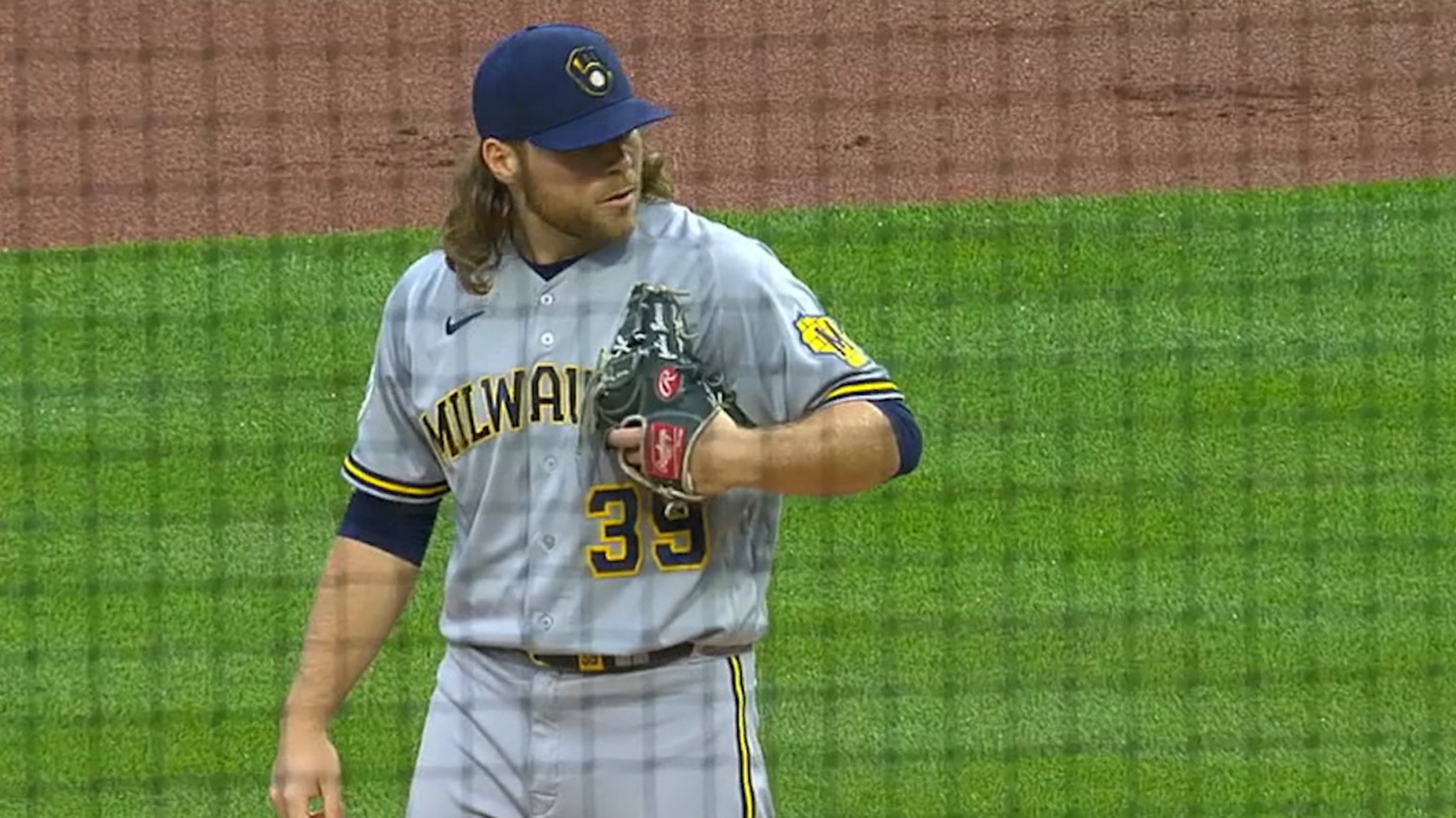 Apertura de 5 ponches y una limpia de Corbin Burnes