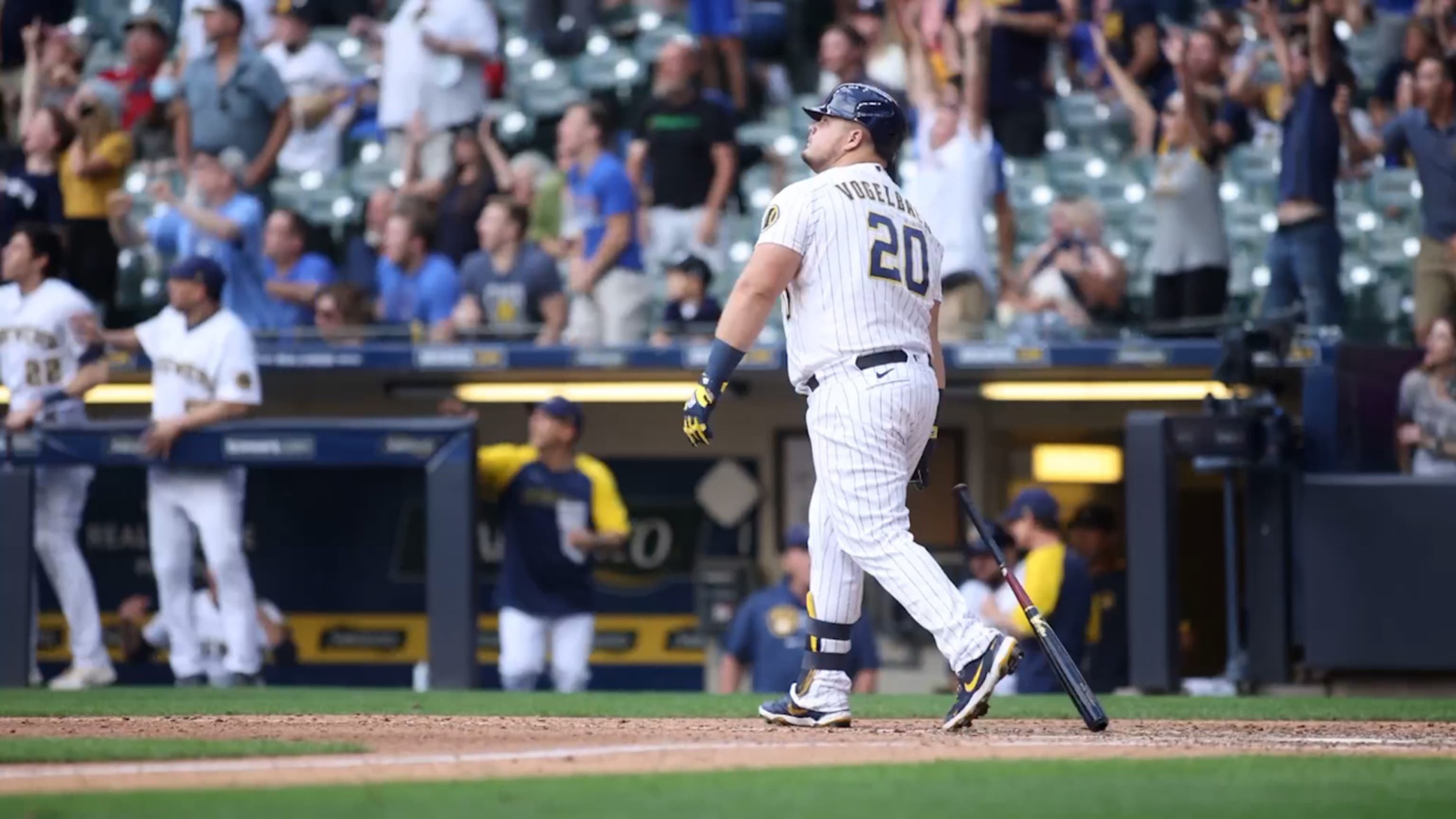 Vogelbach slam in 9th caps comeback, Brewers shock Cards 6-5