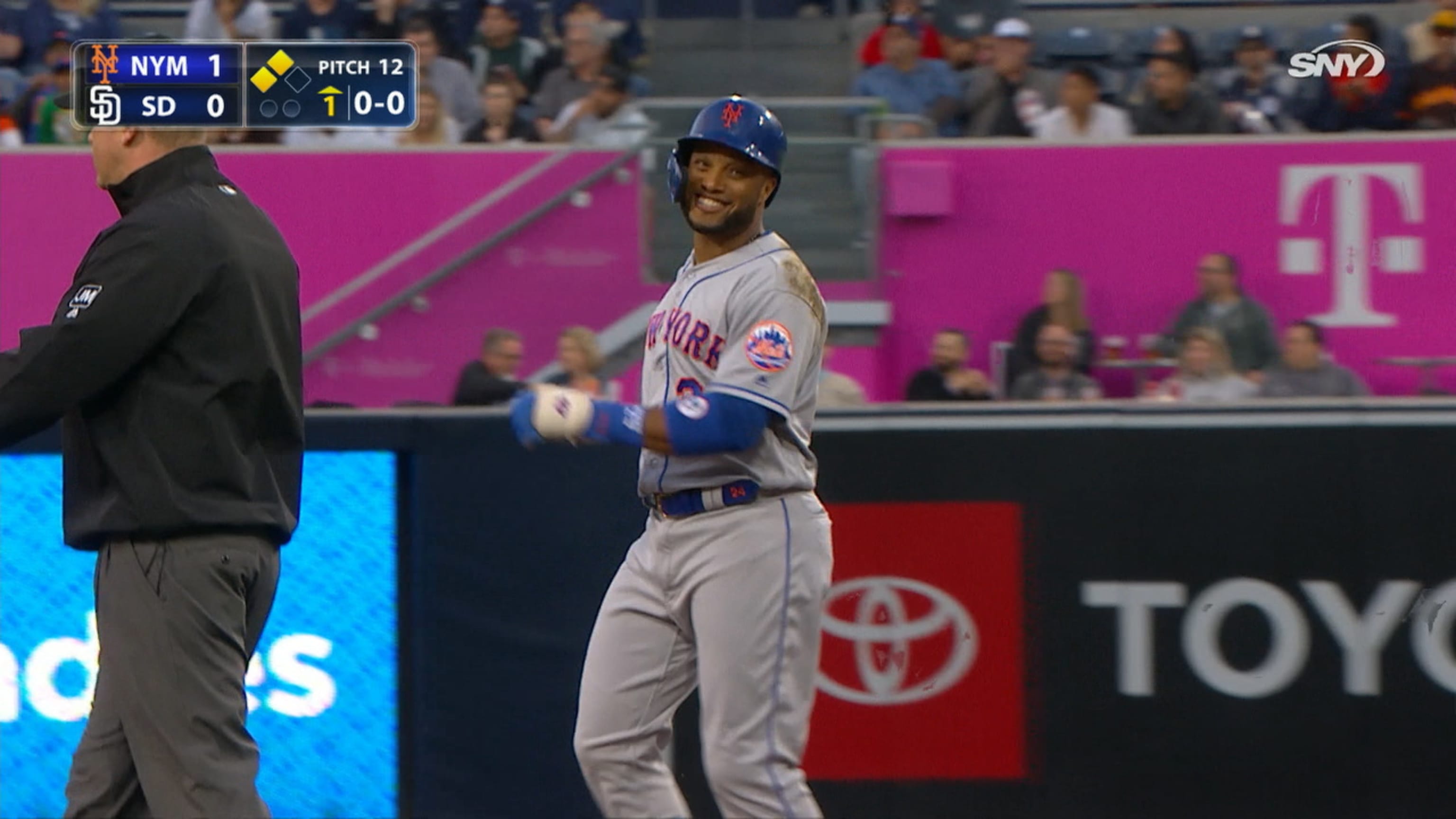 Canó da su hit 2,500 