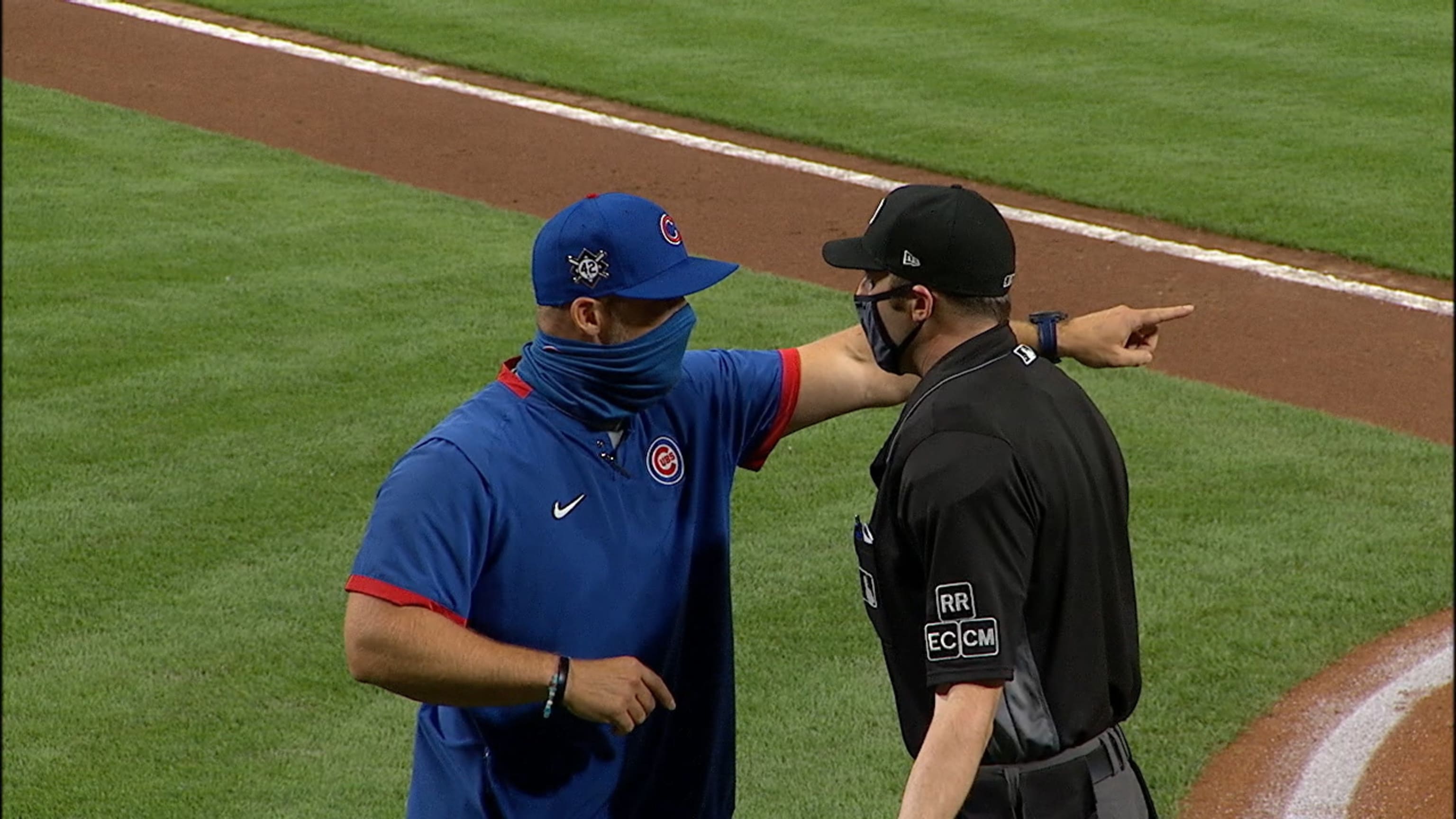 David Ross, David Bell among ejections in Cubs-Reds Game 2