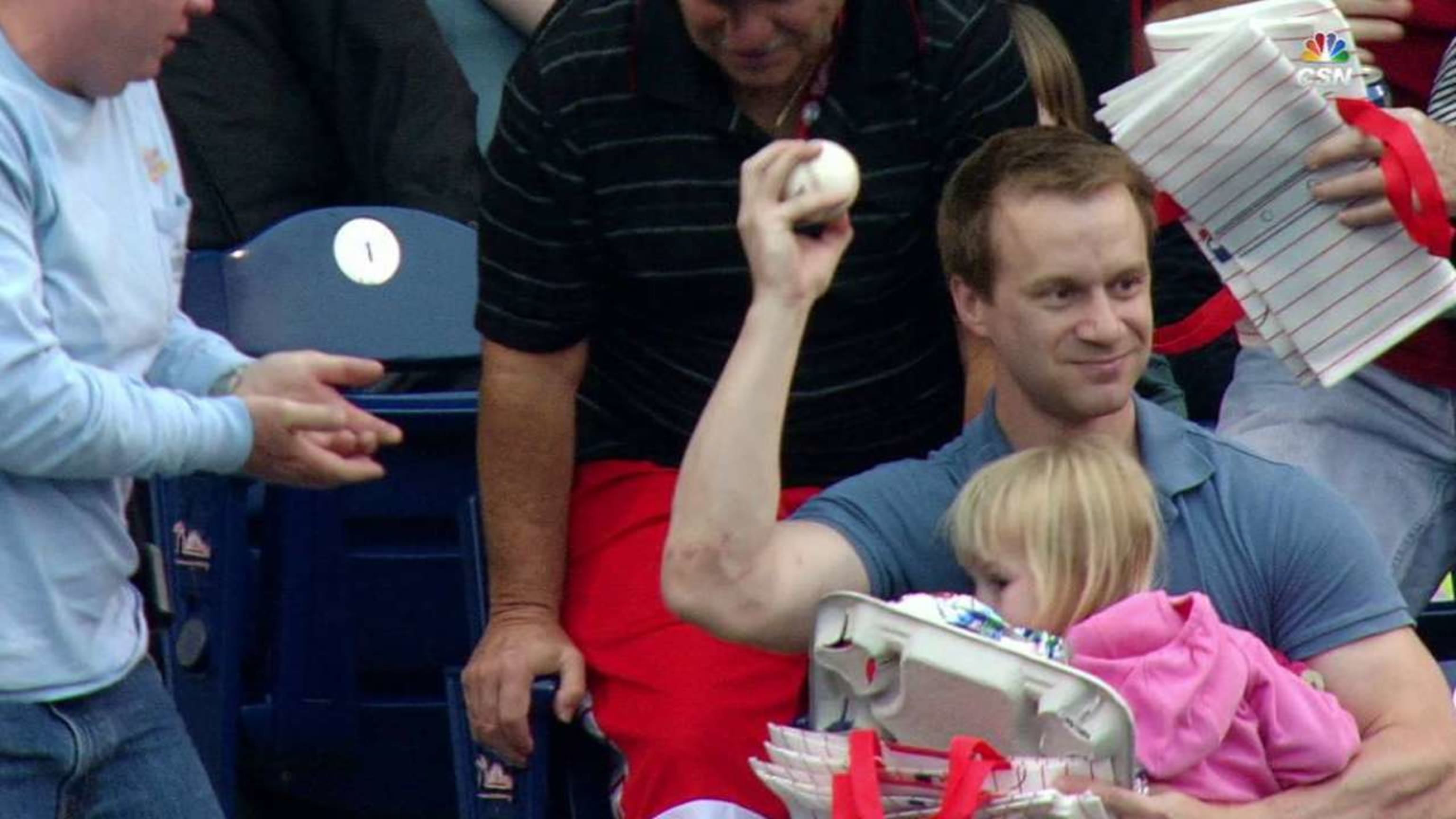 With Great Instincts This Dad With A Baby Made An Incredibly Relaxed Foul Catch Mlb Com