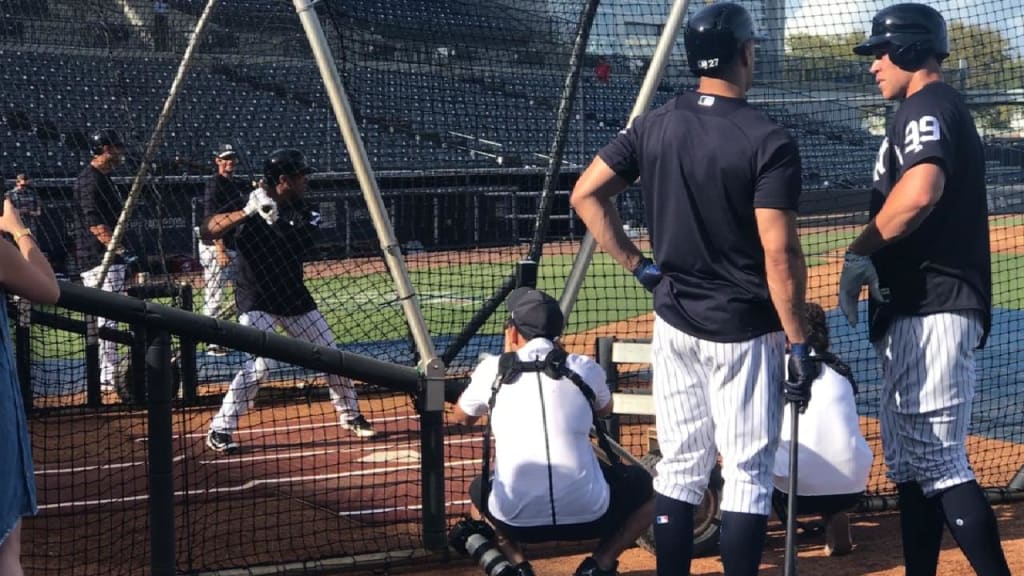 Russell Wilson takes at-bat with Yankees (Video)