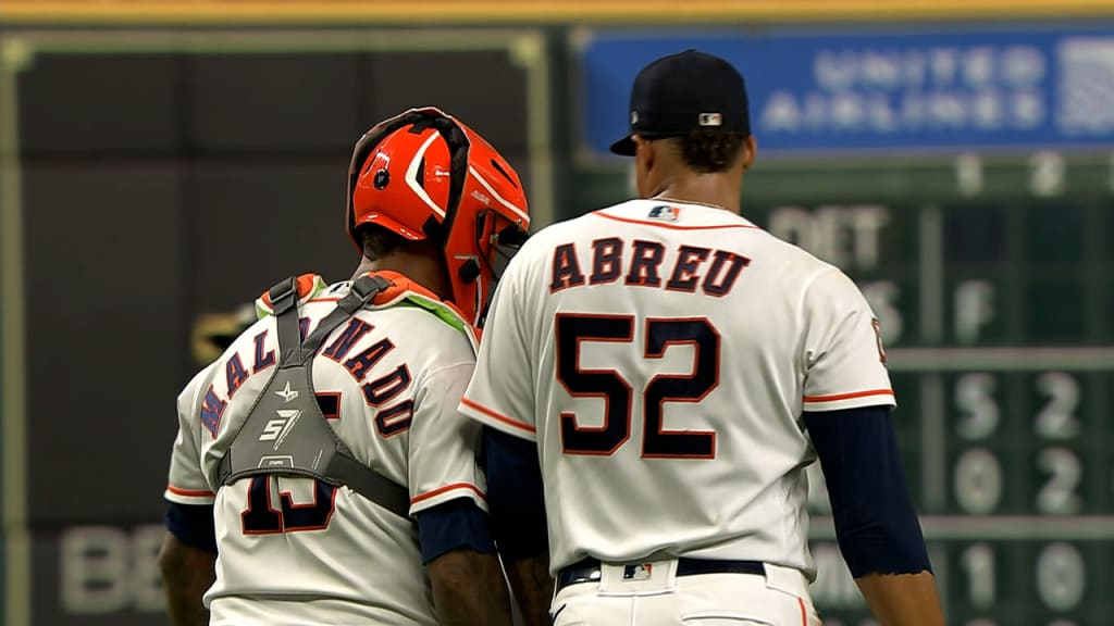 Abreu sends Astros' no-no to 8th, 11/02/2022