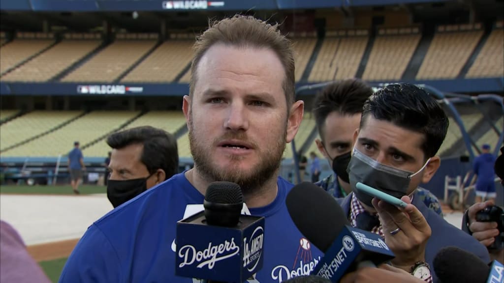 Max Muncy injury: Dodgers 1B out of NL wild card game, dislocated