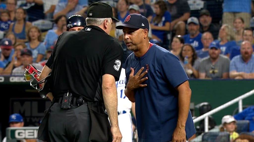 Alex Cora gets ejected in the 7th