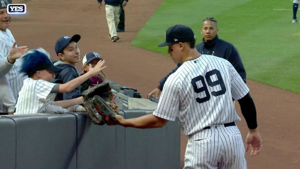 Baseball fan gives home run ball to young boy l GMA 