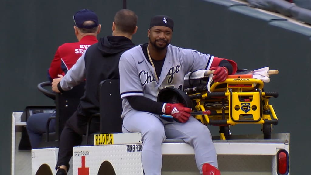 Eloy Jiménez exits with injury, 04/23/2022