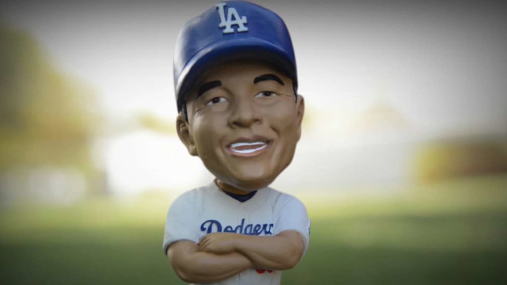 Dave Roberts Bobblehead Night | 04/29/2016 | Los Angeles Dodgers