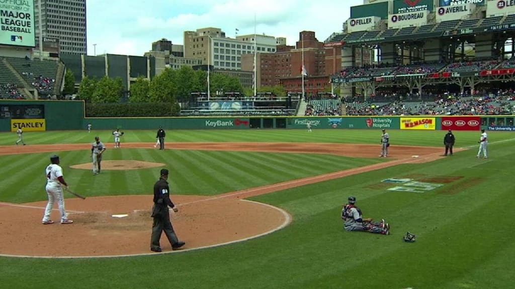 With Juan Uribe Batting Wild Pitch By Tyler Duffey Jose Ramirez To 2nd 05 15 16 Mlb Com