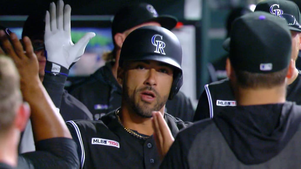 Mlb players wearing sale black hats