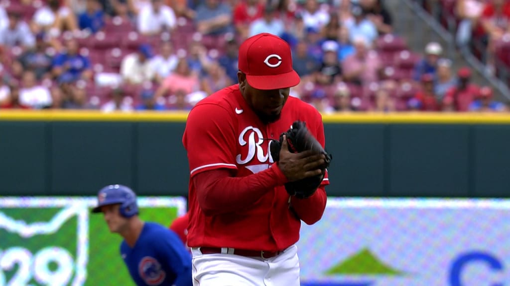 Watch: Cincinnati Reds' grounds crew member escapes from