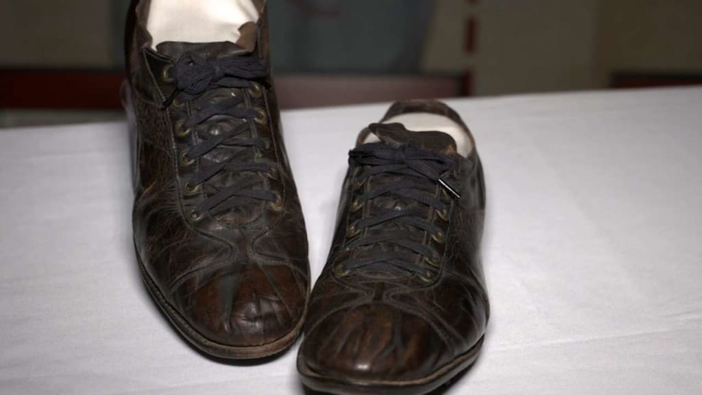 Old sales baseball shoes