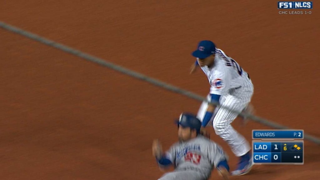 Javier Báez turns outstanding double play