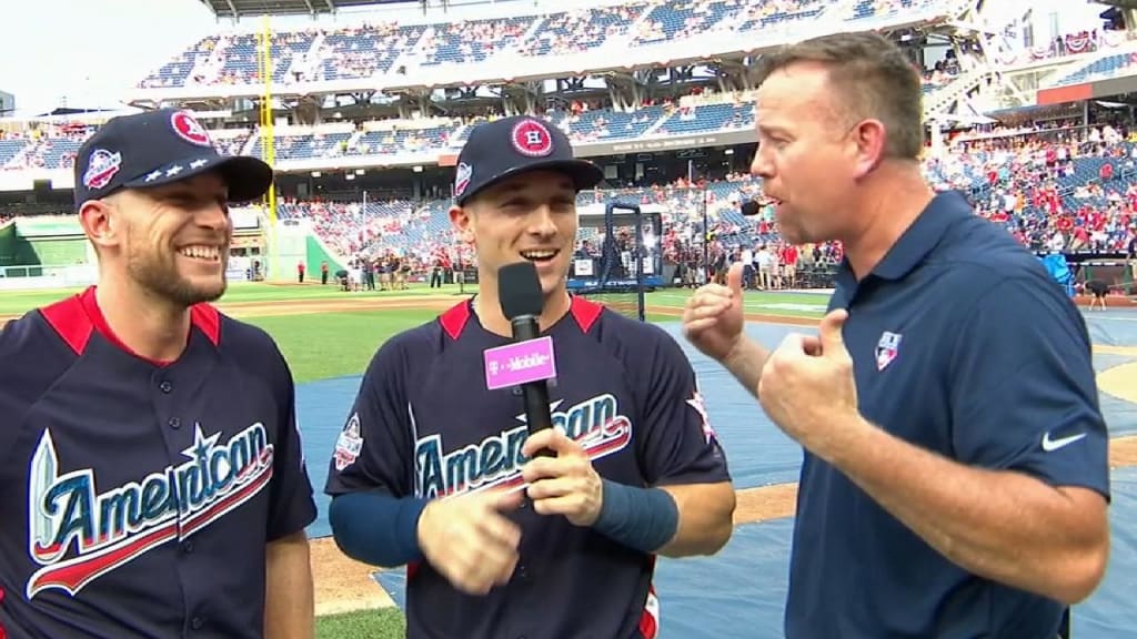 Sean Casey catches Home Run Derby foul ball