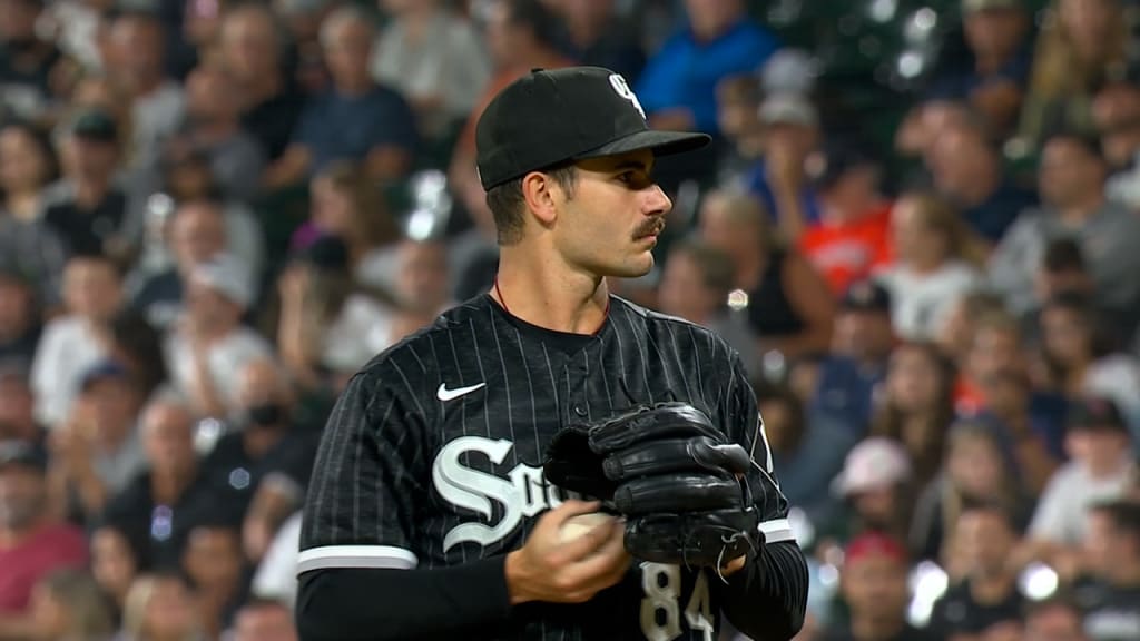 Dylan Cease balks in the 5th, 08/16/2022
