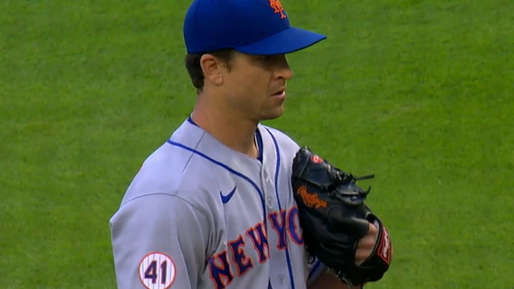 New York Mets starting pitcher Jacob deGrom strikes out Yankees