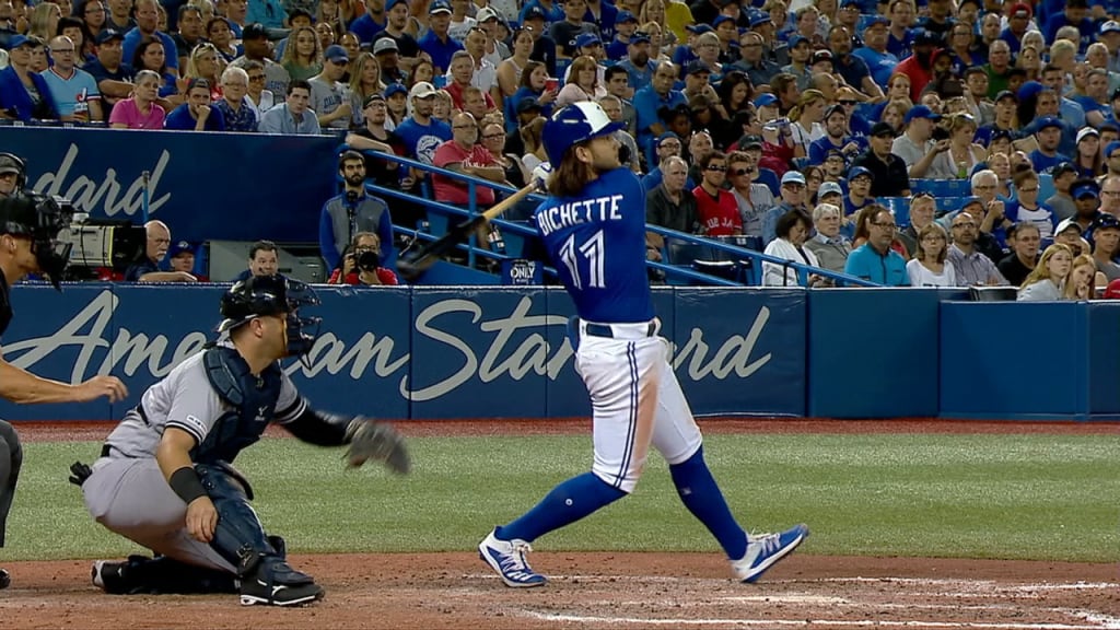 Bo Bichette doubles in Blue Jays record 8th straight game