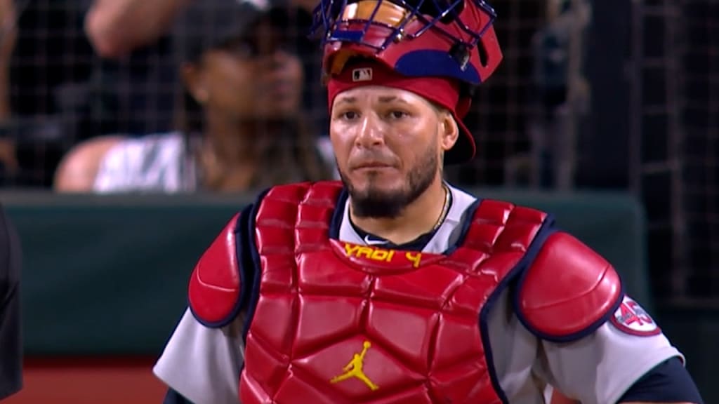 Yadier Molina throws out Madrigal, 05/25/2021