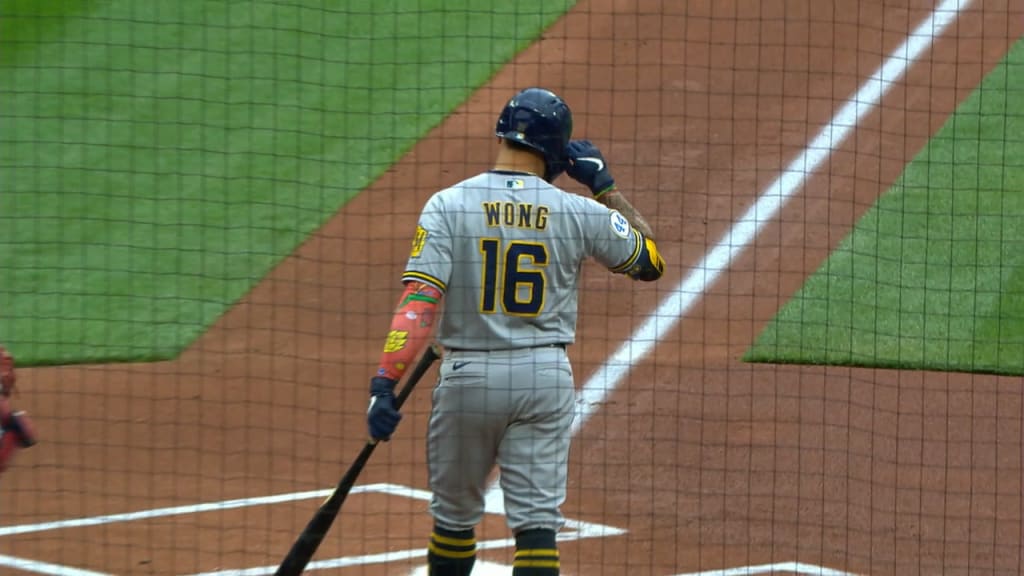 Photo: Milwaukee Brewers Kolten Wong Receives Standing Ovation -  SLP2022081304 