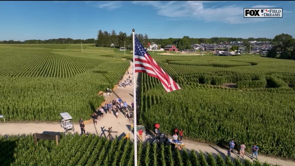 Jessie James Decker sings anthem