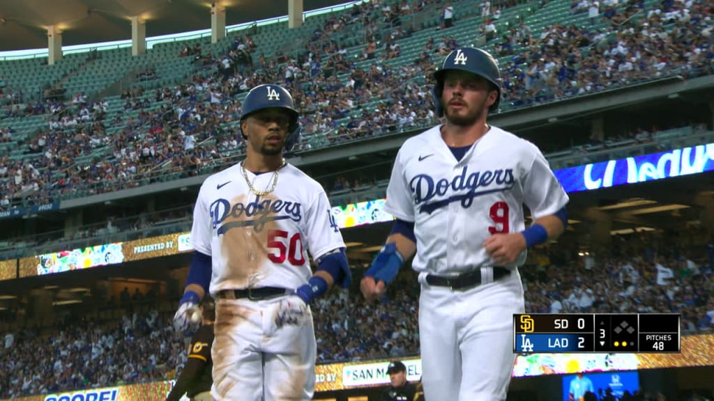 Betts, Dodgers slide past Brewers for 10th straight win