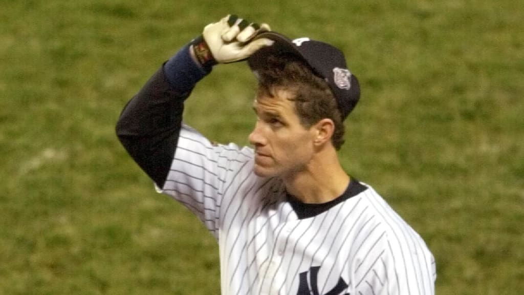 2001 WS Gm5: Yankees fans chant for O'Neill in 9th | 11/01/2001