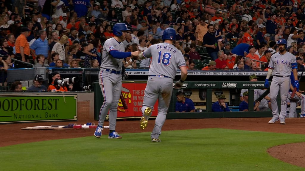 Mitch Garver scores on an error, 05/20/2022