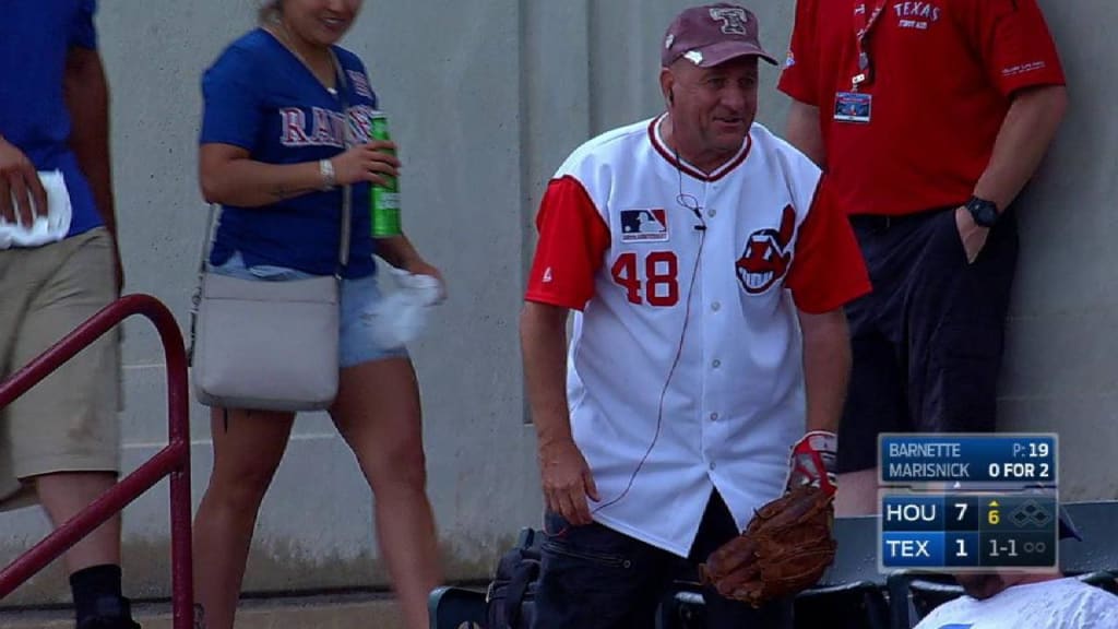 2 fans hit in face by foul balls at Marlins game