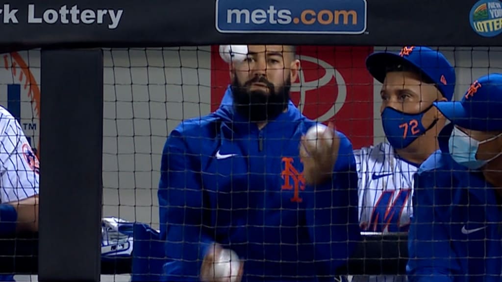 Guillorme juggling in dugout  Luis Guillorme juggling in the