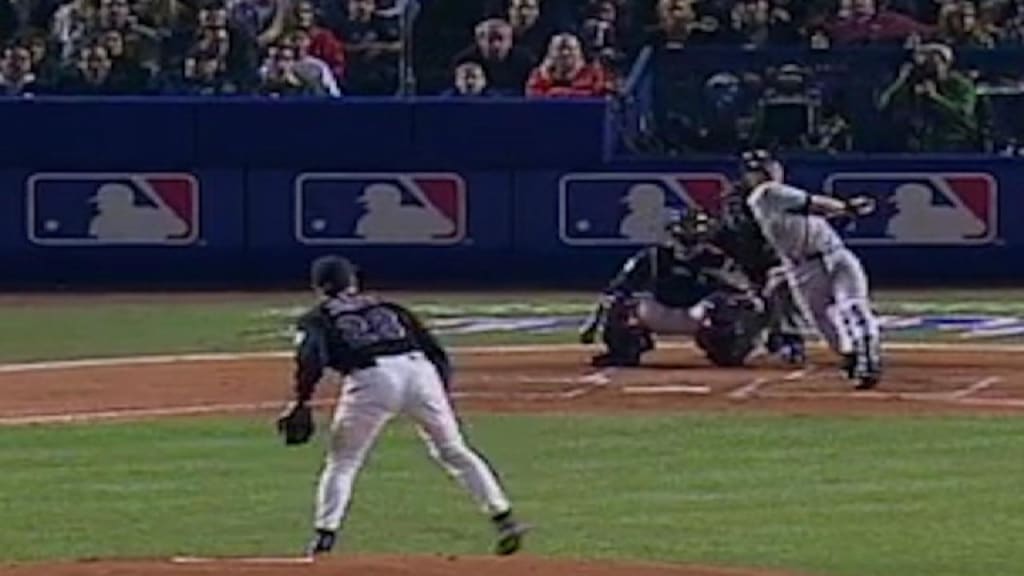Derek Jeter leads off Game 4 of the 2000 World Series with a homer 