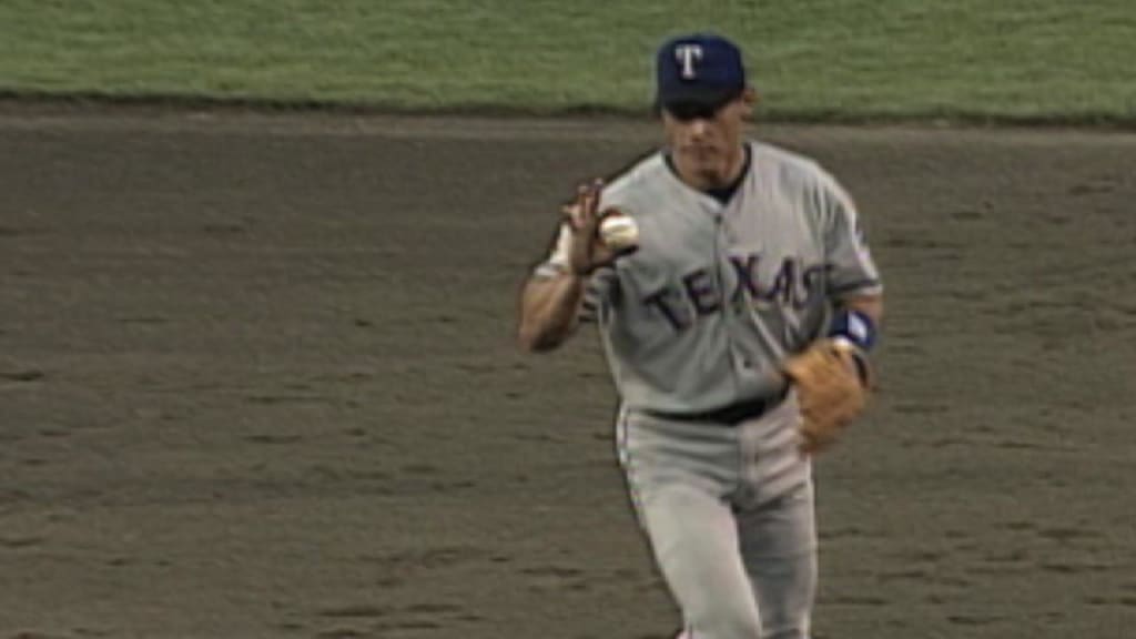 TEX@BOS: Rangers turn a triple play on line drive | 08/06/2001