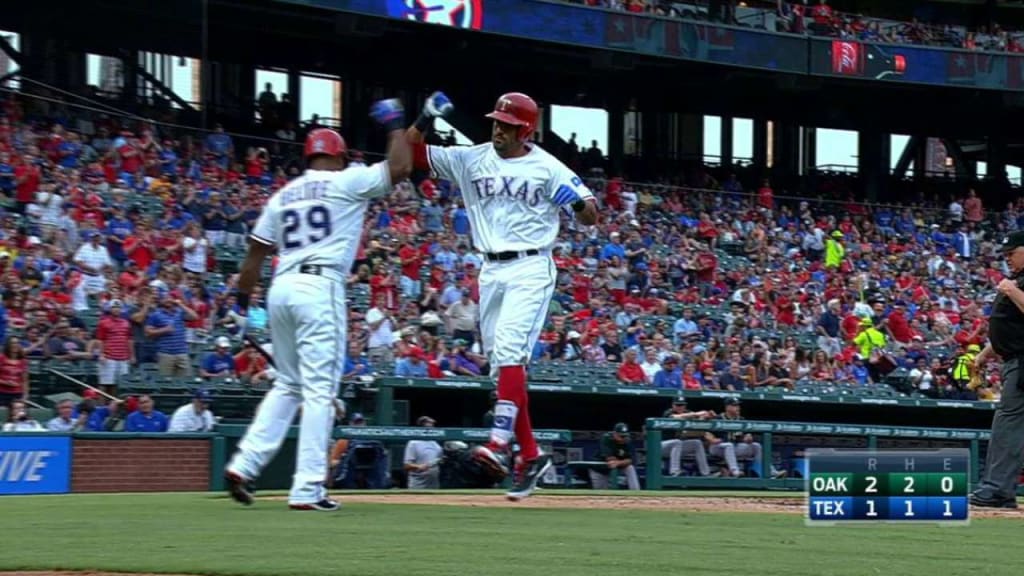 Grant: The inside story of how Ian Desmond ended up playing outfield for  the Rangers