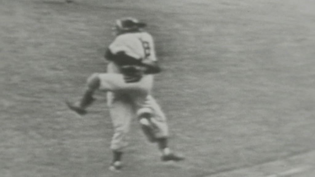 Larsen closes out WS perfect game