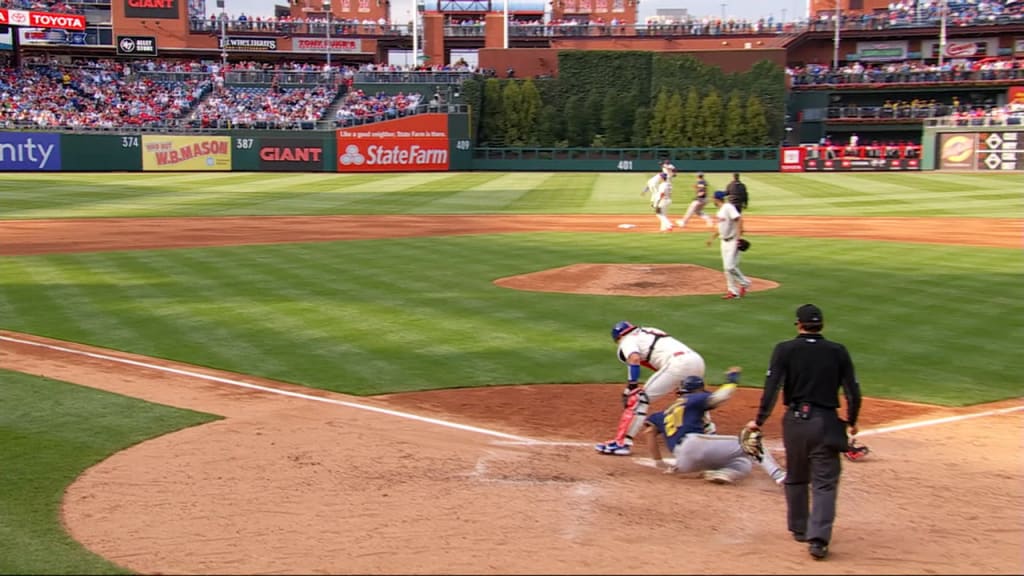 Willy Adames' steal of home highlights Brewers' victory