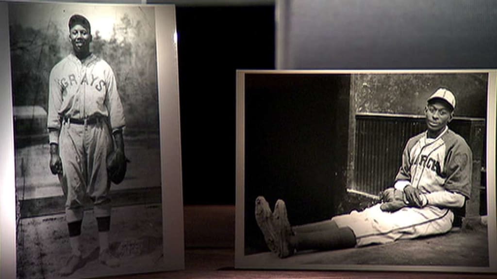 SATCHEL PAIGE & YOUNG JOSH GIBSON TALKING BASEBALL 8x10 NEGRO LEAGUE 2