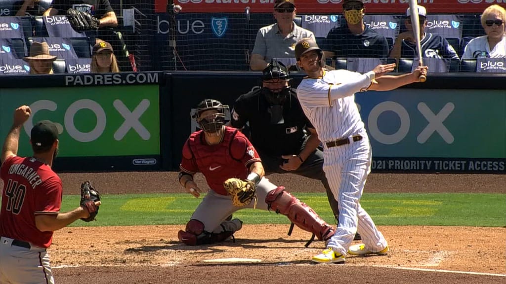 Watch Padres outfielder Wil Myers take a home run off his head