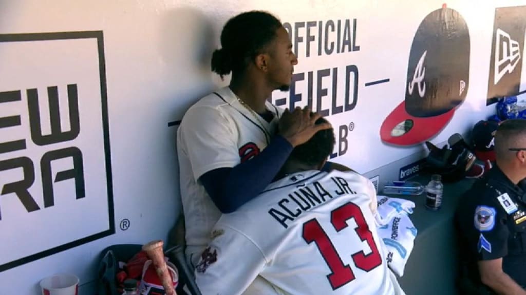 Albies embraces Acuna in dugout, 07/29/2018