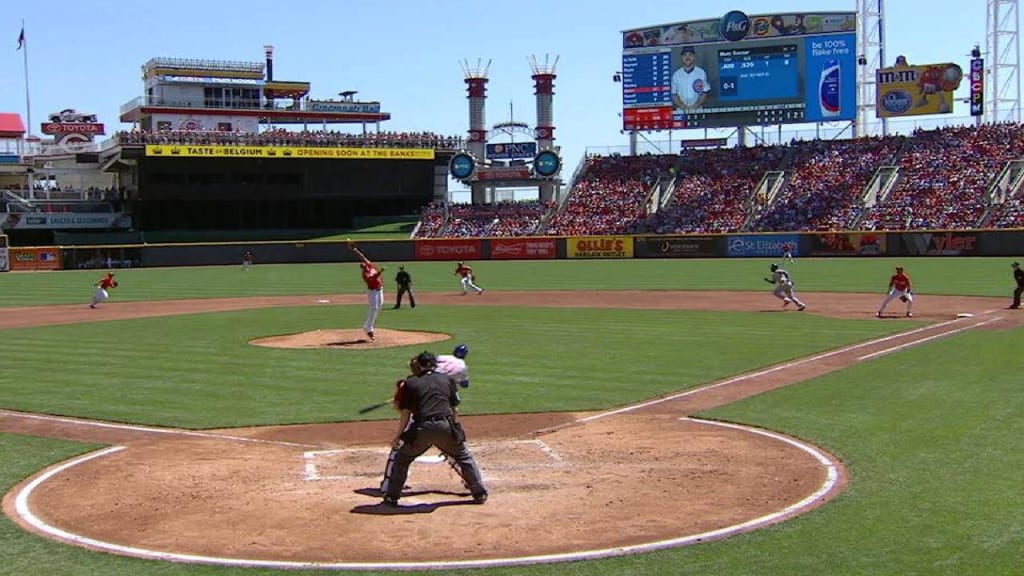 Matt Szczur reaches on a fielding error by pitcher Alfredo Simon.   Jorge Soler to 2nd.