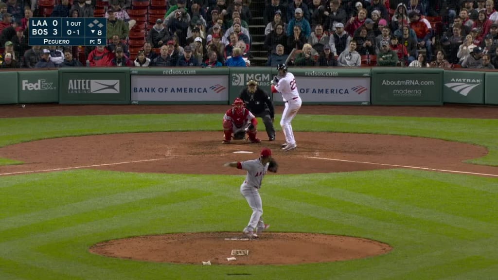 VIDEO: JD Martinez Accidentally Gropes Yankees Fan in Right Field