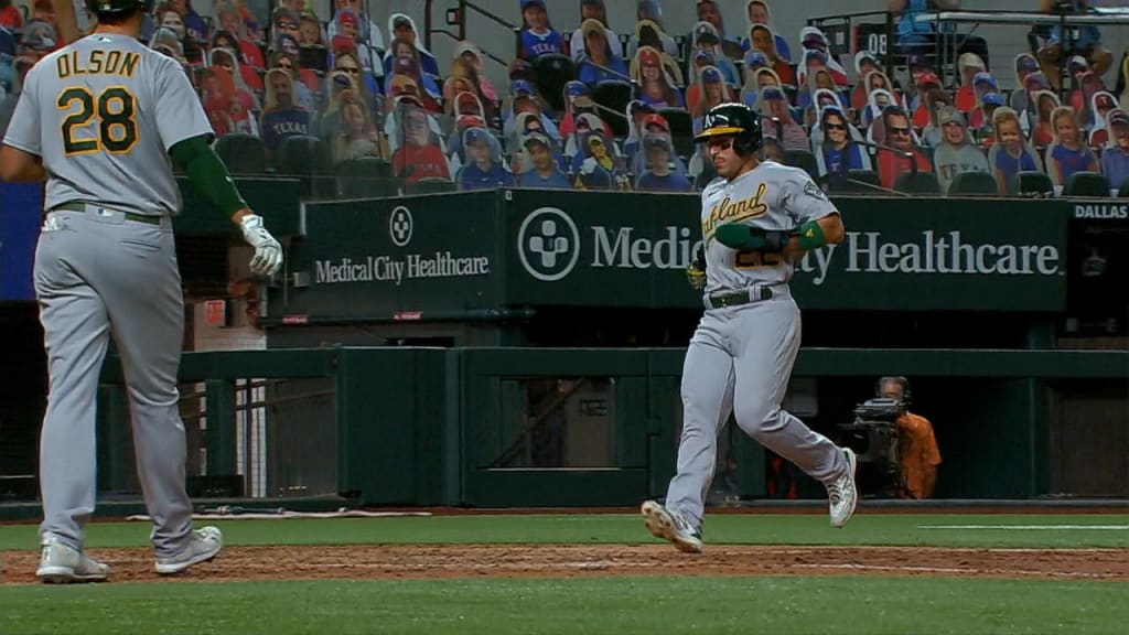 Laureano Scores On Wild Pitch 08 26 Mlb Com