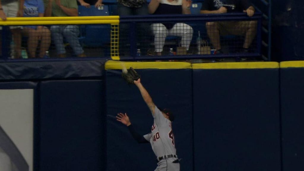 Evan Longoria Saves Reporter With Bare Hand Catch 