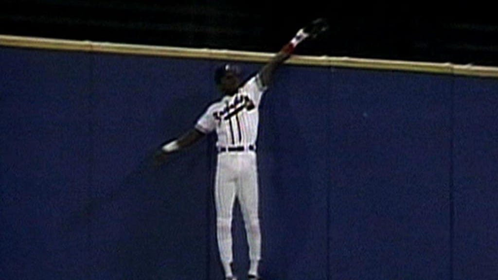 Nixon's spectacular catch, 07/25/1992